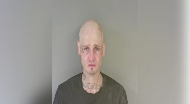 Detienen a un hombre tras una persecución y encontraron convertidores catalíticos en el vehículo Detienen a un hombre tras una persecución y encontraron convertidores catalíticos en el vehículo