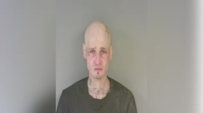 Detienen a un hombre tras una persecución y encontraron convertidores catalíticos en el vehículo Detienen a un hombre tras una persecución y encontraron convertidores catalíticos en el vehículo