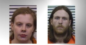 Dos personas enfrentan cargos por drogas y poner en peligro a un menor en el condado de Pickens Dos personas enfrentan cargos por drogas y poner en peligro a un menor en el condado de Pickens