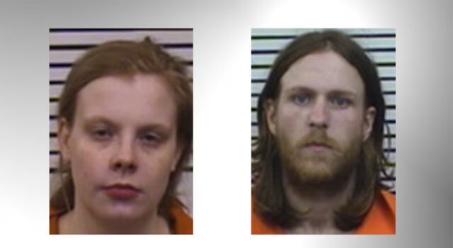 Dos personas enfrentan cargos por drogas y poner en peligro a un menor en el condado de Pickens Dos personas enfrentan cargos por drogas y poner en peligro a un menor en el condado de Pickens