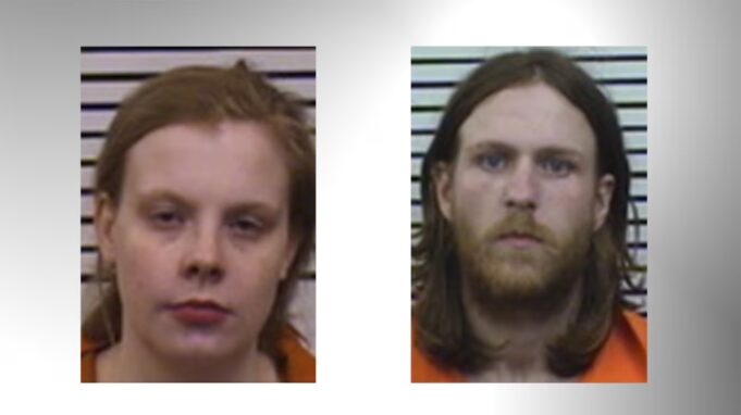 Dos personas enfrentan cargos por drogas y poner en peligro a un menor en el condado de Pickens Dos personas enfrentan cargos por drogas y poner en peligro a un menor en el condado de Pickens