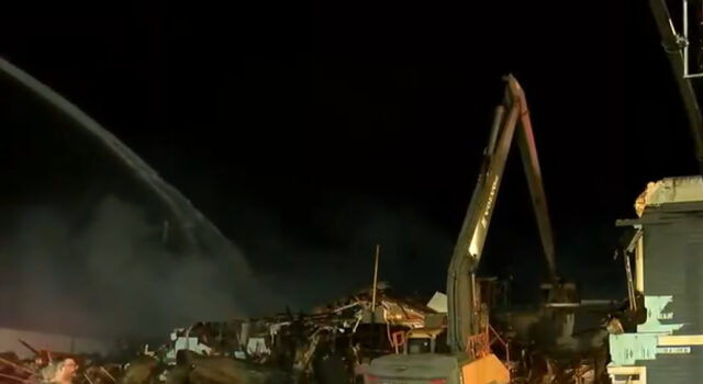 Empleados de varios negocios desplazados tras un incendio masivo en el centro de Cullman Empleados de varios negocios desplazados tras un incendio masivo en el centro de Cullman