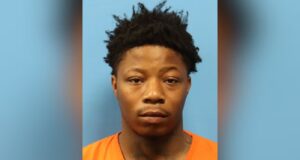 Hombre arrestado tras persecución a alta velocidad en Calera con dos niñas dentro del auto Hombre arrestado tras persecución a alta velocidad en Calera con dos niñas dentro del auto