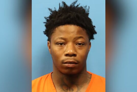 Hombre arrestado tras persecución a alta velocidad en Calera con dos niñas dentro del auto Hombre arrestado tras persecución a alta velocidad en Calera con dos niñas dentro del auto