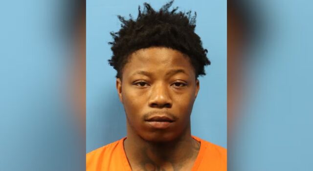 Hombre arrestado tras persecución a alta velocidad en Calera con dos niñas dentro del auto Hombre arrestado tras persecución a alta velocidad en Calera con dos niñas dentro del auto