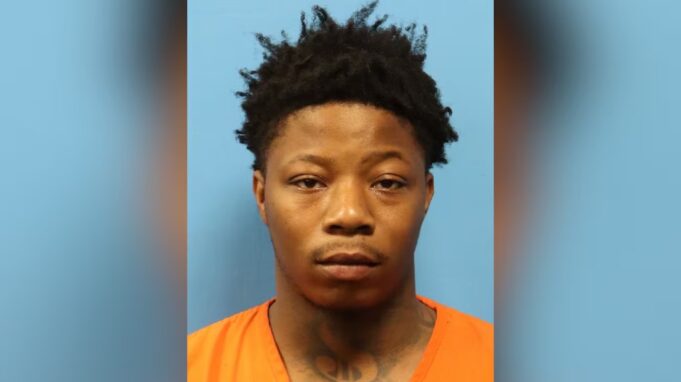 Hombre arrestado tras persecución a alta velocidad en Calera con dos niñas dentro del auto Hombre arrestado tras persecución a alta velocidad en Calera con dos niñas dentro del auto