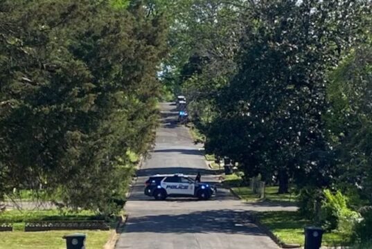 Hombre atrincherado en Birmingham arrestado tras operativo policial sin heridos Hombre atrincherado en Birmingham arrestado tras operativo policial sin heridos