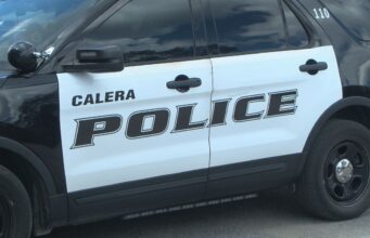 Joven de 21 años muere tras chocar su vehículo contra un árbol e incendiarse en Calera Joven de 21 años muere tras chocar su vehículo contra un árbol e incendiarse en Calera