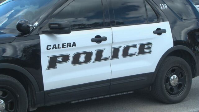 Joven de 21 años muere tras chocar su vehículo contra un árbol e incendiarse en Calera