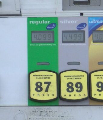 Los precios de la gasolina suben mientras los conductores buscan ahorrar Los precios de la gasolina suben mientras los conductores buscan ahorrar