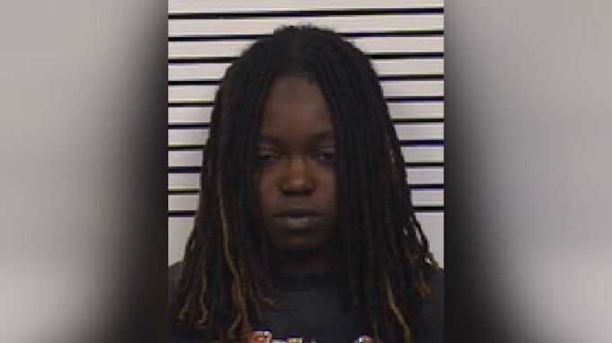 Mujer de Aliceville acusada de intento de asesinato tras tiroteo Mujer de Aliceville acusada de intento de asesinato tras tiroteo
