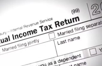 Se acerca la fecha límite de impuestos mientras contribuyentes de última hora se apresuran Se acerca la fecha límite de impuestos mientras contribuyentes de última hora se apresuran