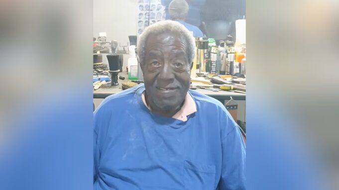 Veterano de Vietnam se recupera en el hospital tras ser apuñalado varias veces mientras dormía en casa Veterano de Vietnam se recupera en el hospital tras ser apuñalado varias veces mientras dormía en casa