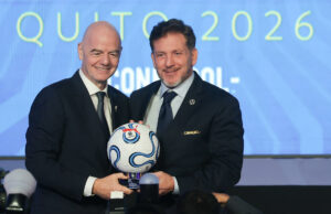 Conmebol solicita a Gianni Infantino postularse para la reelección en la FIFA Conmebol solicita a Gianni Infantino postularse para la reelección en la FIFA