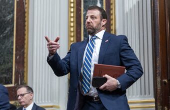 EE. UU. estudia prohibir vuelos internacionales en aeropuertos de ciudades santuario EE. UU. estudia prohibir vuelos internacionales en aeropuertos de ciudades santuario