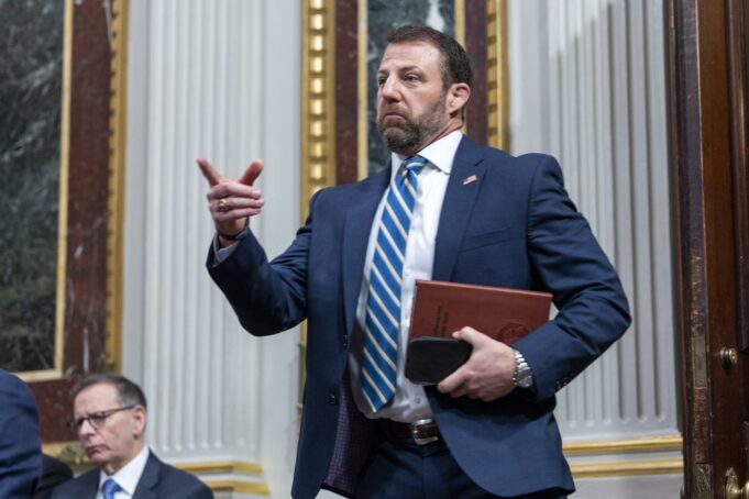 EE. UU. estudia prohibir vuelos internacionales en aeropuertos de ciudades santuario EE. UU. estudia prohibir vuelos internacionales en aeropuertos de ciudades santuario