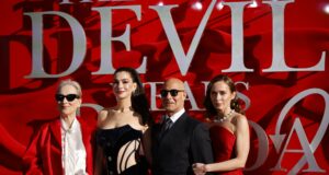 Emily Blunt y Stanley Tucci reciben estrellas en el Paseo de la Fama Emily Blunt y Stanley Tucci reciben estrellas en el Paseo de la Fama