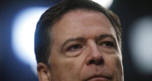 Imputan al exdirector del FBI James Comey por una publicacion en Instagram Imputan al exdirector del FBI James Comey por una publicacion en Instagram