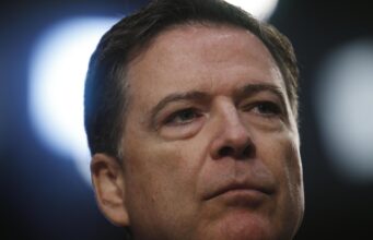 Imputan al exdirector del FBI James Comey por una publicacion en Instagram Imputan al exdirector del FBI James Comey por una publicacion en Instagram