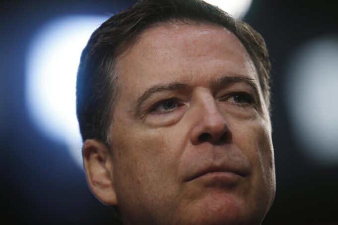 Imputan al exdirector del FBI James Comey por una publicacion en Instagram Imputan al exdirector del FBI James Comey por una publicacion en Instagram