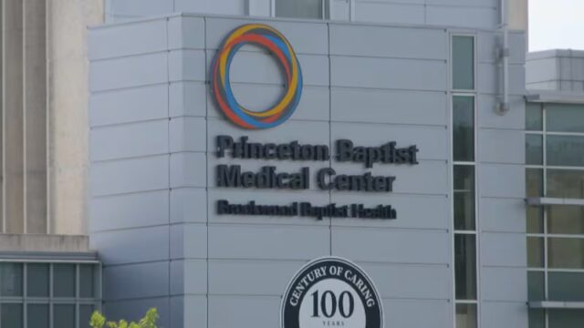 Mujer describe cómo un ascensor se desplomó seis pisos en un hospital de Birmingham