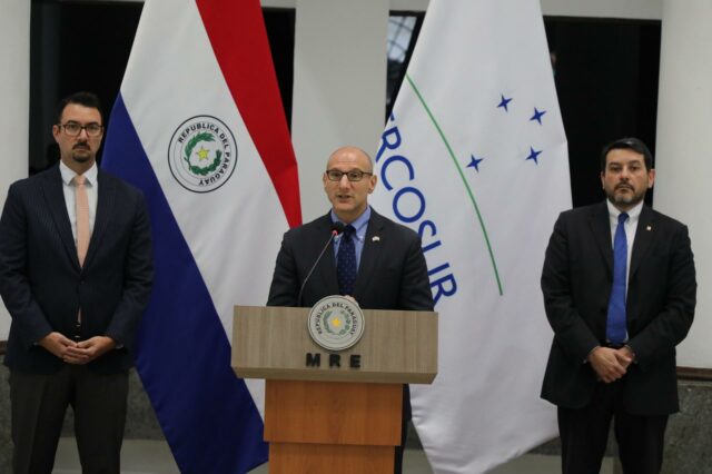 Paraguay recibirá a migrantes rechazados por Estados Unidos para ser repatriados