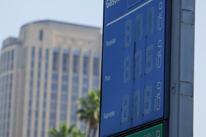 Petróleo en Texas supera los 104 dólares ante discurso de Donald Trump contra Irán Petróleo en Texas supera los 104 dólares ante discurso de Donald Trump contra Irán