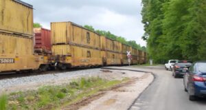 Residentes de Wilton, atrapados durante horas por trenes detenidos, buscan soluciones Residentes de Wilton, atrapados durante horas por trenes detenidos, buscan soluciones