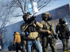 Agente federal de inmigración enfrenta graves cargos por disparar contra migrante Agente federal de inmigración enfrenta graves cargos por disparar contra migrante
