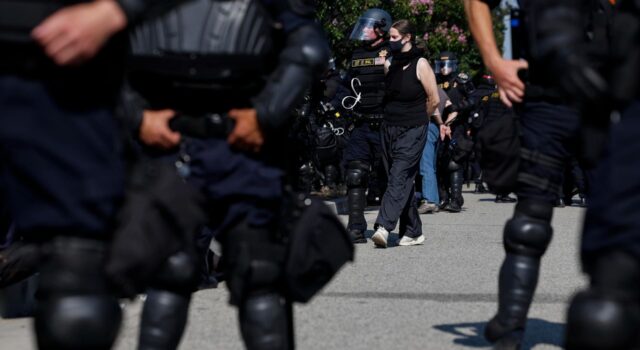 Juez prohíbe arrestos migratorios del ICE en los tribunales de Nueva York Juez prohíbe arrestos migratorios del ICE en los tribunales de Nueva York