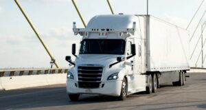 Primer camión de carga totalmente autónomo completa entrega comercial en Texas Primer camión de carga totalmente autónomo completa entrega comercial en Texas