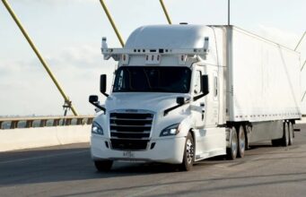 Primer camión de carga totalmente autónomo completa entrega comercial en Texas Primer camión de carga totalmente autónomo completa entrega comercial en Texas