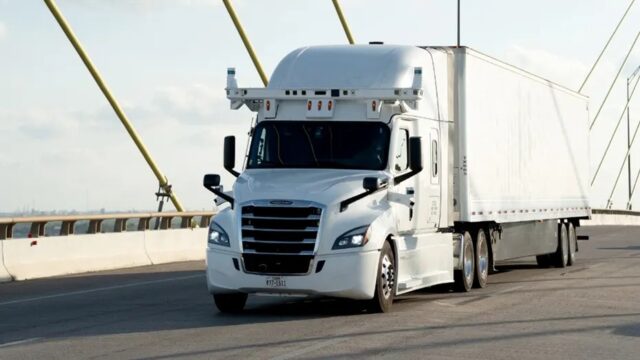 Primer camión de carga totalmente autónomo completa entrega comercial en Texas