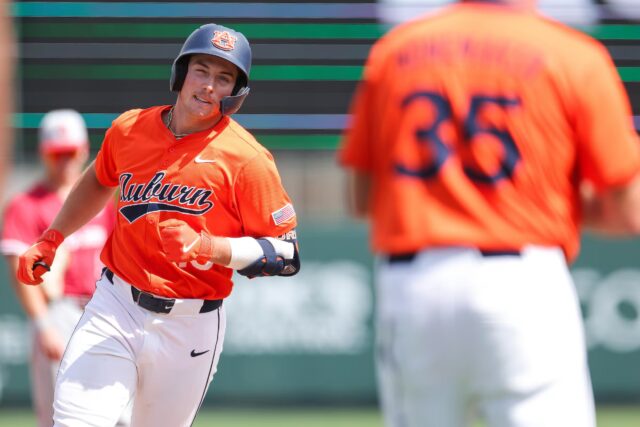 El equipo de baseball de Auburn busca su sexta serie consecutiva en Starkville