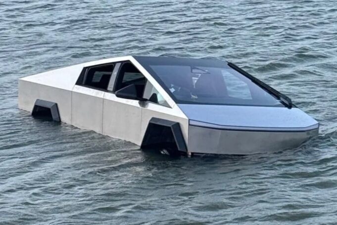 Dueño de Tesla Cybertruck termina arrestado tras hundir vehículo en Texas Dueño de Tesla Cybertruck termina arrestado tras hundir vehículo en Texas