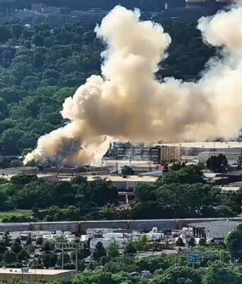 Bombero herido en incendio de iglesia en Birmingham Bombero herido en incendio de iglesia en Birmingham