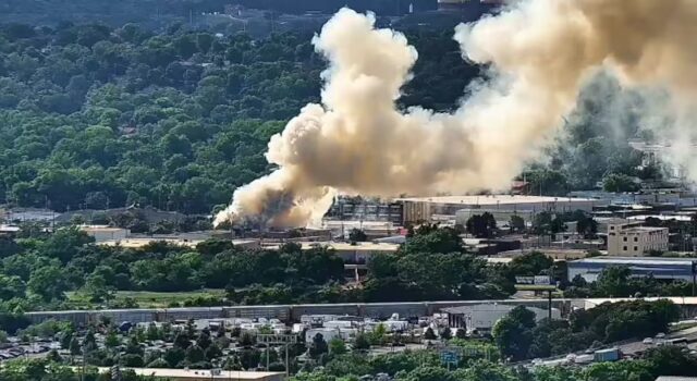 Bombero herido en incendio de iglesia en Birmingham Bombero herido en incendio de iglesia en Birmingham