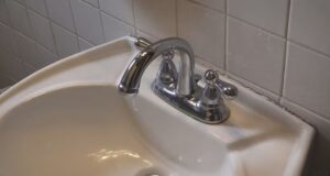 Clientes de Wilton water, frustrados por facturas de agua anormalmente altas Clientes de Wilton water, frustrados por facturas de agua anormalmente altas