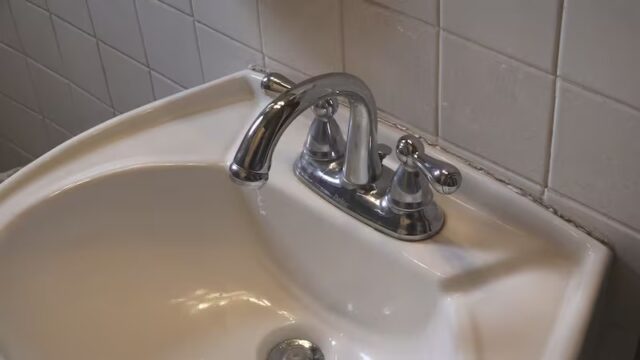 Clientes de Wilton water, frustrados por facturas de agua anormalmente altas