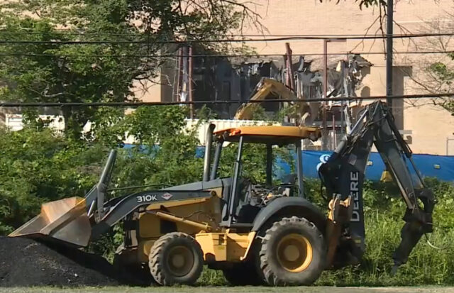 Comienza la demolición en el sitio del antiguo Brookwood Mall