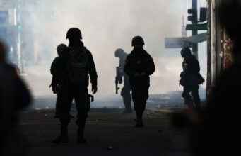 Crisis en Bolivia por protestas y bloqueos que exigen la renuncia de Rodrigo Paz Crisis en Bolivia por protestas y bloqueos que exigen la renuncia de Rodrigo Paz
