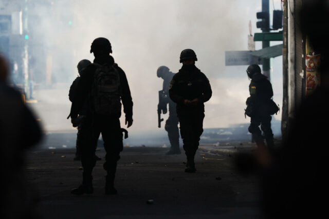 Crisis en Bolivia por protestas y bloqueos que exigen la renuncia de Rodrigo Paz Crisis en Bolivia por protestas y bloqueos que exigen la renuncia de Rodrigo Paz