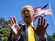 Donald Trump arremete contra periodista por cuestionar costos del salon de baile Donald Trump arremete contra periodista por cuestionar costos del salon de baile