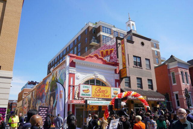 El emblemático Ben's Chili Bowl reabre sus puertas en Washington