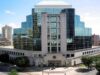 Frenan plan de tiroteo escolar en Alabama tras operativo del FBI Fachada del Palacio de Justicia Federal Hugo L. Black en Birmingham, Alabama, donde se procesan casos del FBI.
