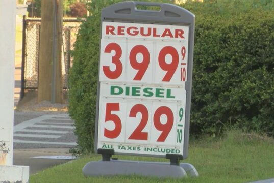 Gasolina en Alabama sube a $4 por demanda estacional y factores globales Gasolina en Alabama sube a $4 por demanda estacional y factores globales