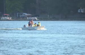 Hallan el cuerpo de un navegante desaparecido en el lago Guntersville Hallan el cuerpo de un navegante desaparecido en el lago Guntersville