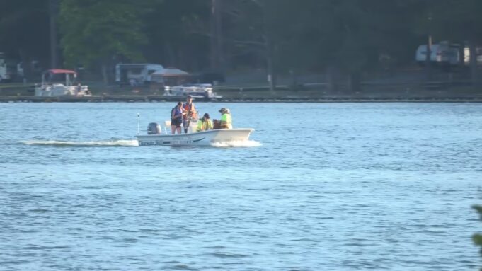 Hallan el cuerpo de un navegante desaparecido en el lago Guntersville Hallan el cuerpo de un navegante desaparecido en el lago Guntersville