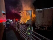 Incendio en Clay destruye miles de dólares en donaciones Tráileres de almacenamiento de camiones dañados por el fuego fuera de una tienda comunitaria en Clay.