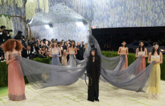 Madonna impacta en la Met Gala y anuncia fecha de su album Madonna impacta en la Met Gala y anuncia fecha de su album
